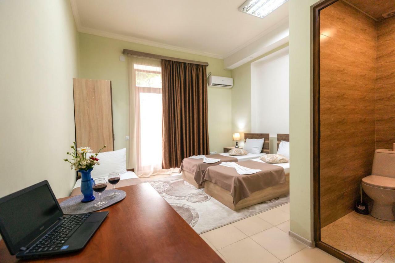 Guest House Mk Гори Экстерьер фото